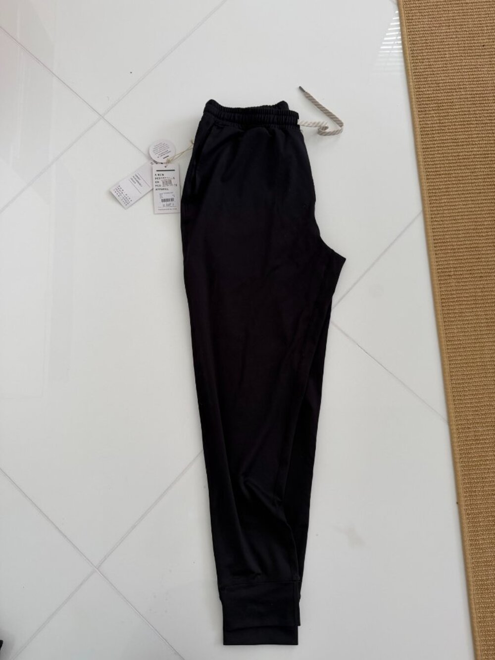 NWT Vuori Sunday Performance Joggers Black Men's Medium
